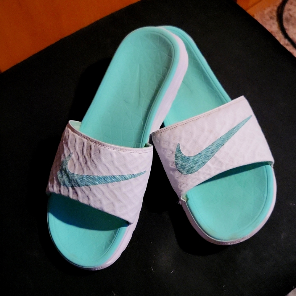 Nike flip flop